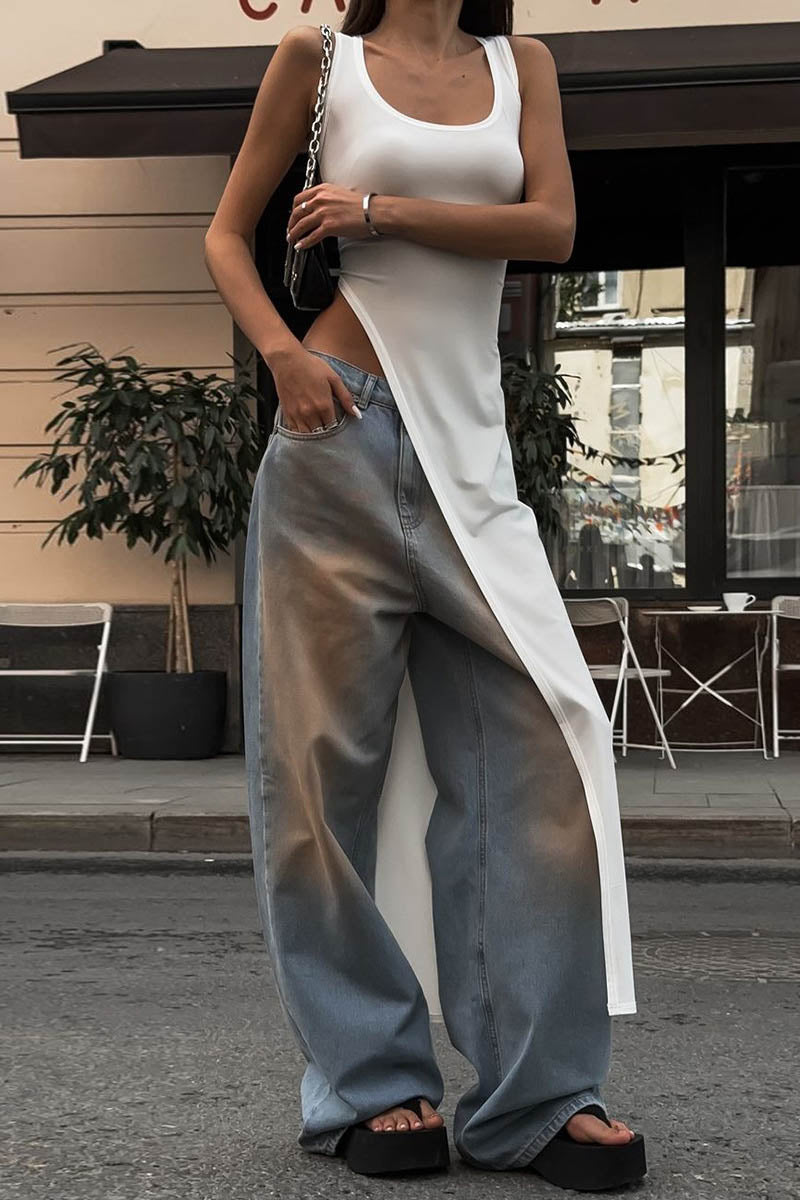 Figurbetontes Top mit hohem Schlitz