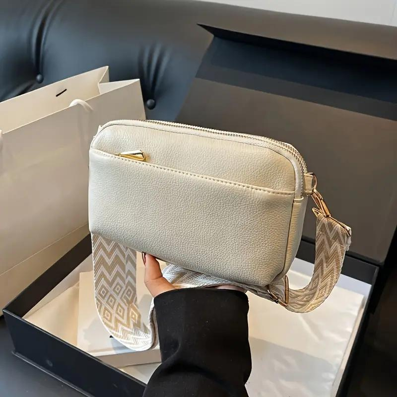 Crossbody Tasche mit Musterriemen & Gold