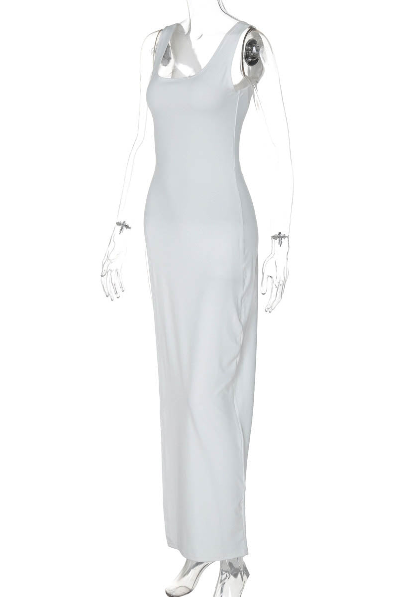 Figurbetontes Top mit hohem Schlitz