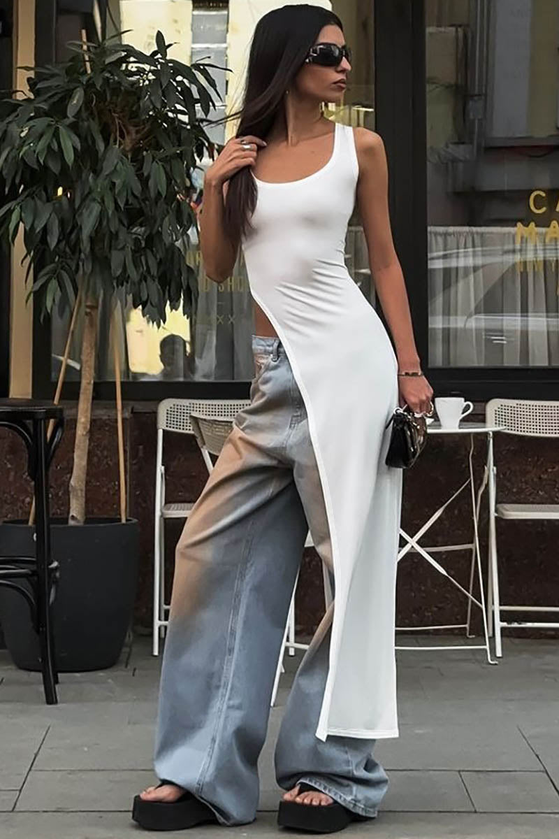 Figurbetontes Top mit hohem Schlitz