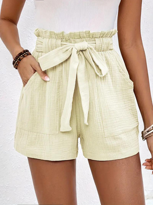 High-Waist Shorts mit Rüschenbund & Gürtel