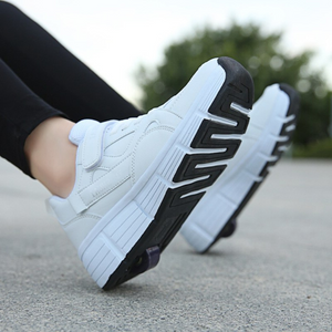 Rollschuh-Sneaker mit Rollen & Schnürung