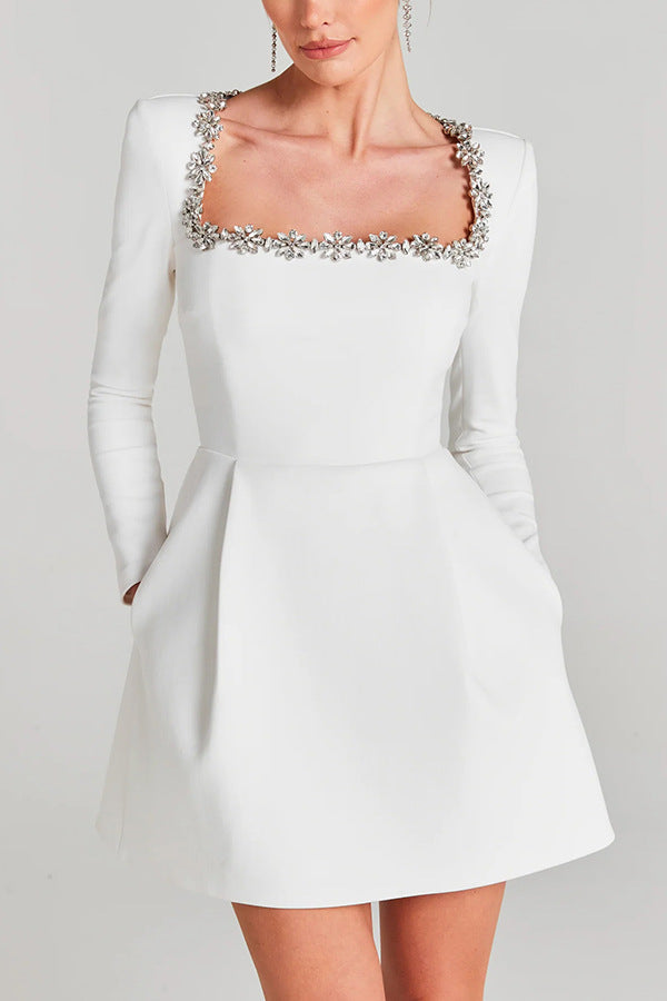 Cocktailkleid mit Schmuck-Ausschnitt