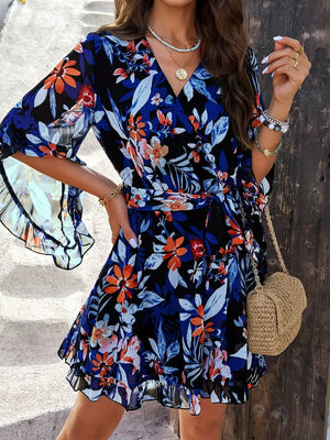 Blumenkleid mit Wickel-Design & Volants