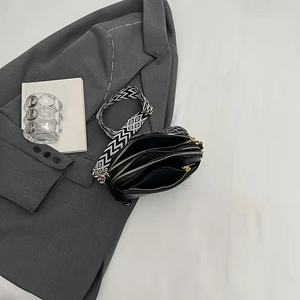 Crossbody Tasche mit Musterriemen & Gold