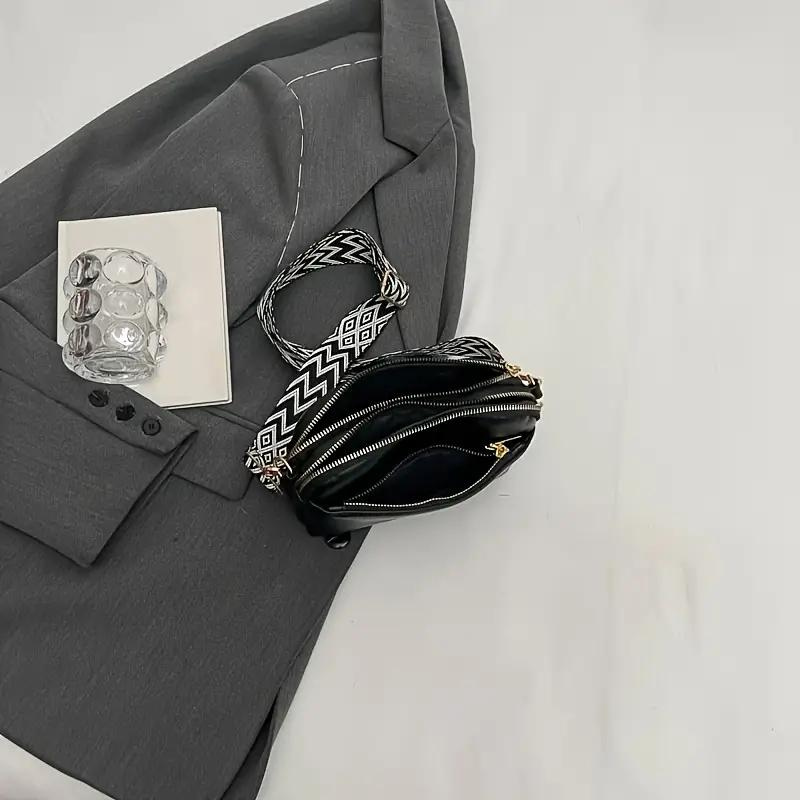 Crossbody Tasche mit Musterriemen & Gold