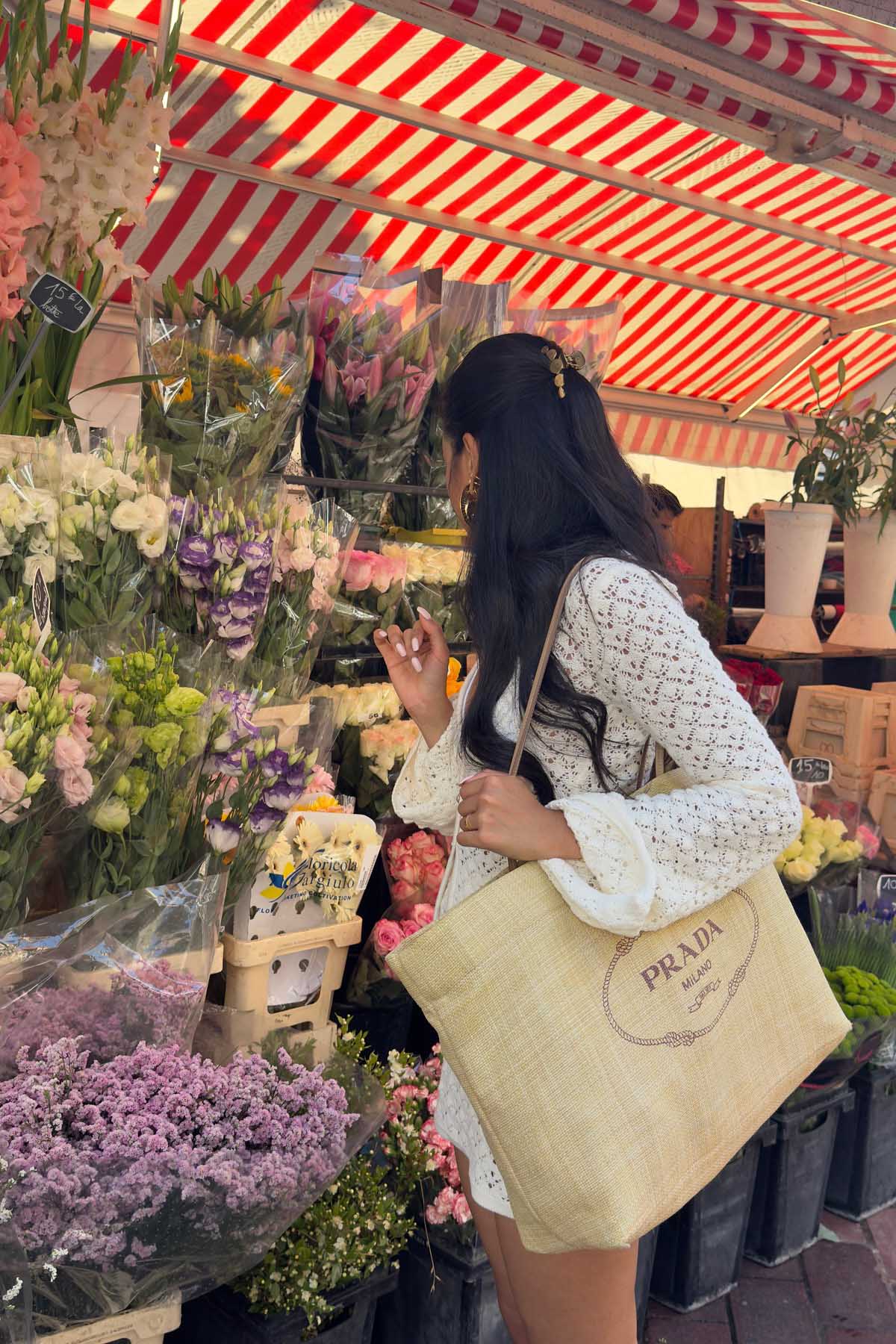 Gehäkeltes Cardigan-Set mit Minirock