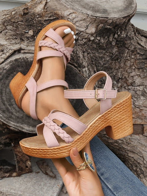 Keilsandalen mit geflochtenem Riemen