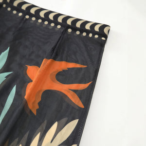 Abstraktes Maxikleid mit Keyhole Detail