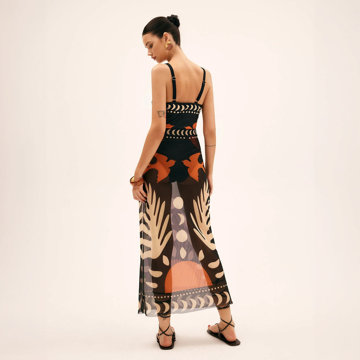 Abstraktes Maxikleid mit Keyhole Detail