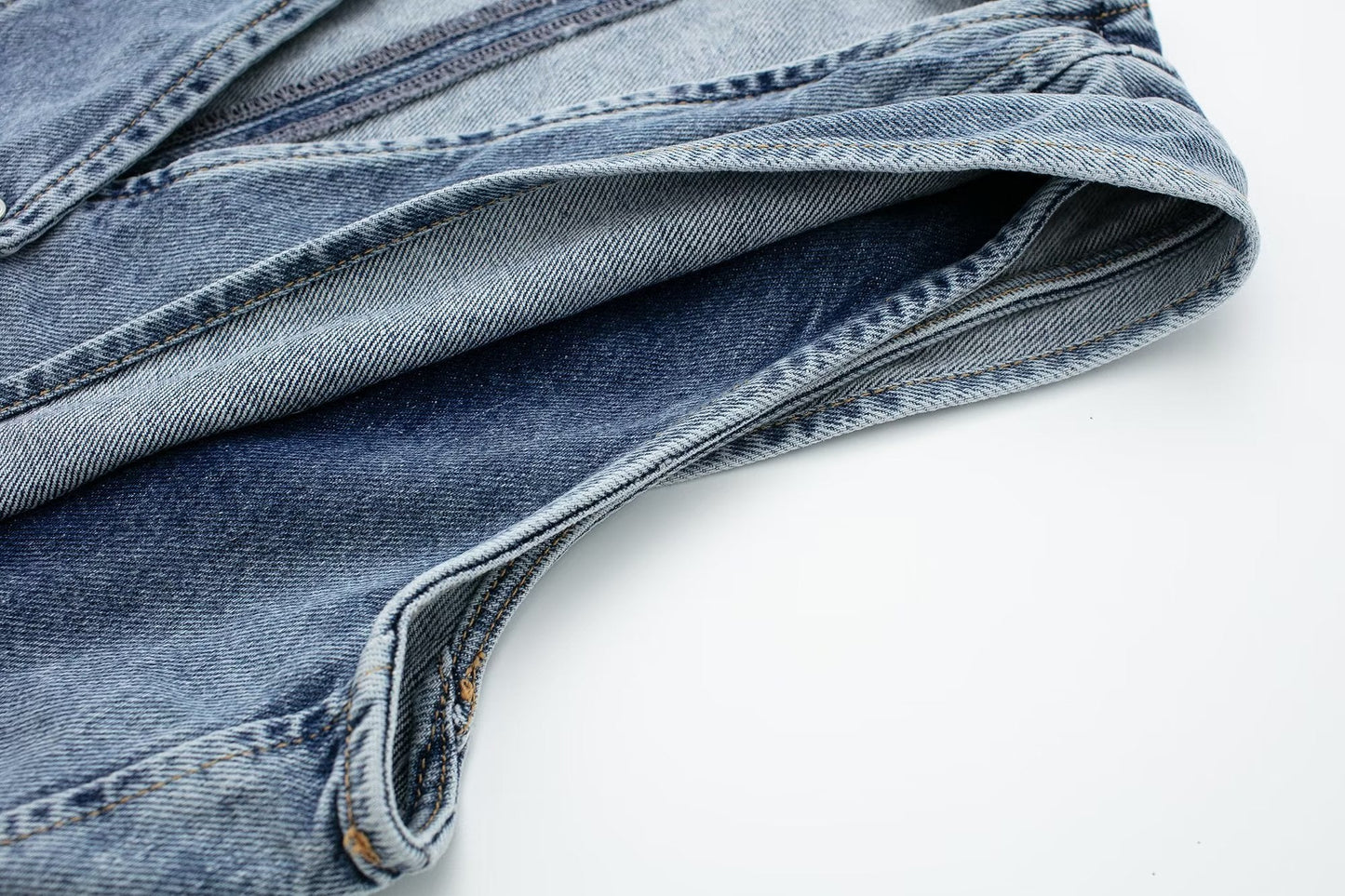 Figurbetonte Jeansweste mit Knopfleiste