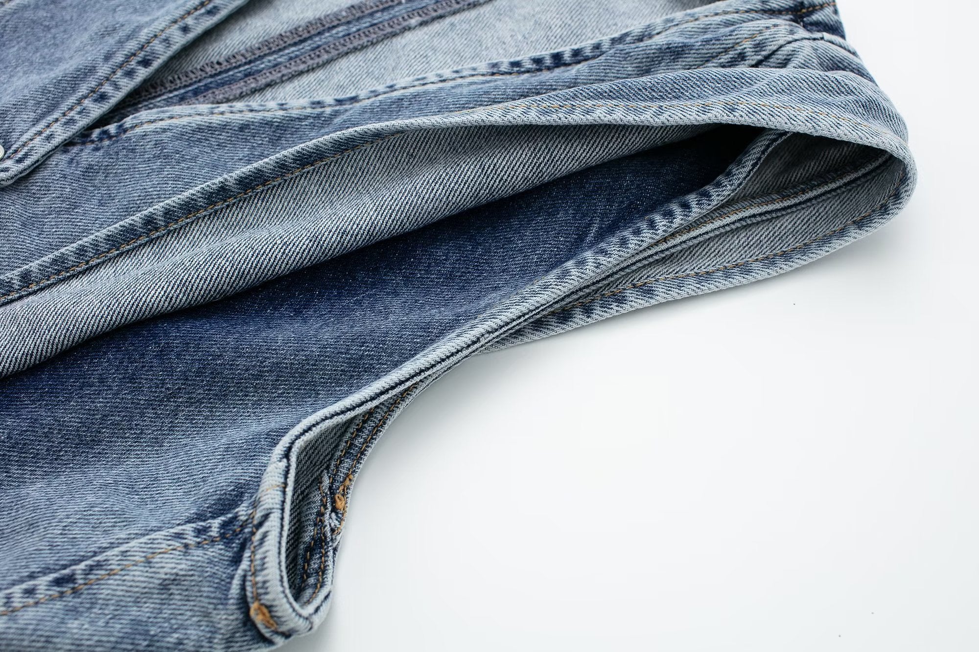 Figurbetonte Jeansweste mit Knopfleiste