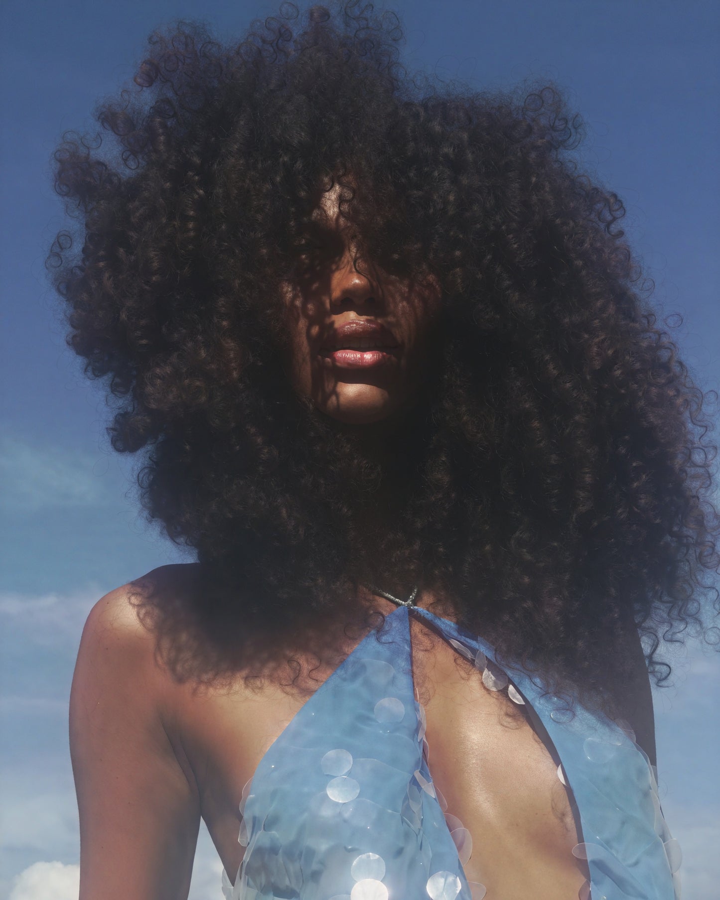 Pailletten-Minikleid – Neckholder & Farbverlauf