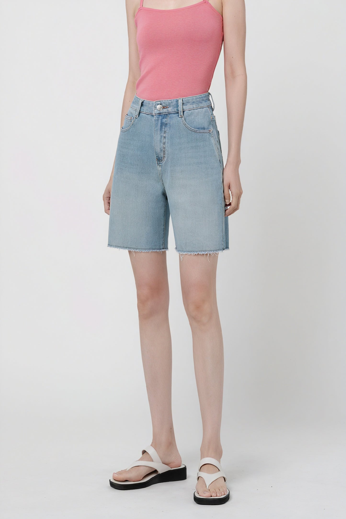 Denim Shorts - Gerader Schnitt, Helle Waschung
