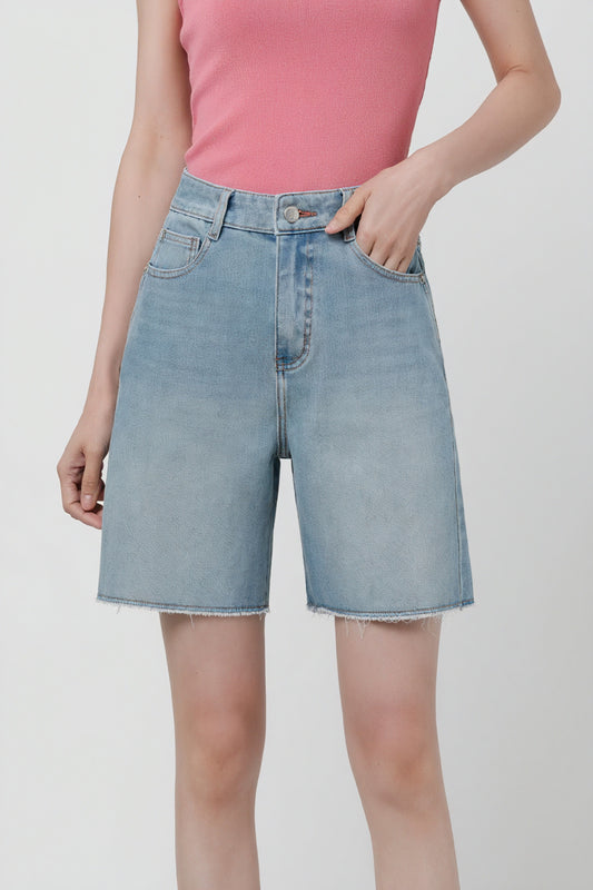 Denim Shorts - Gerader Schnitt, Helle Waschung