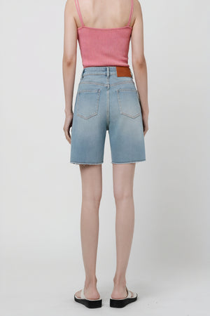 Denim Shorts - Gerader Schnitt, Helle Waschung