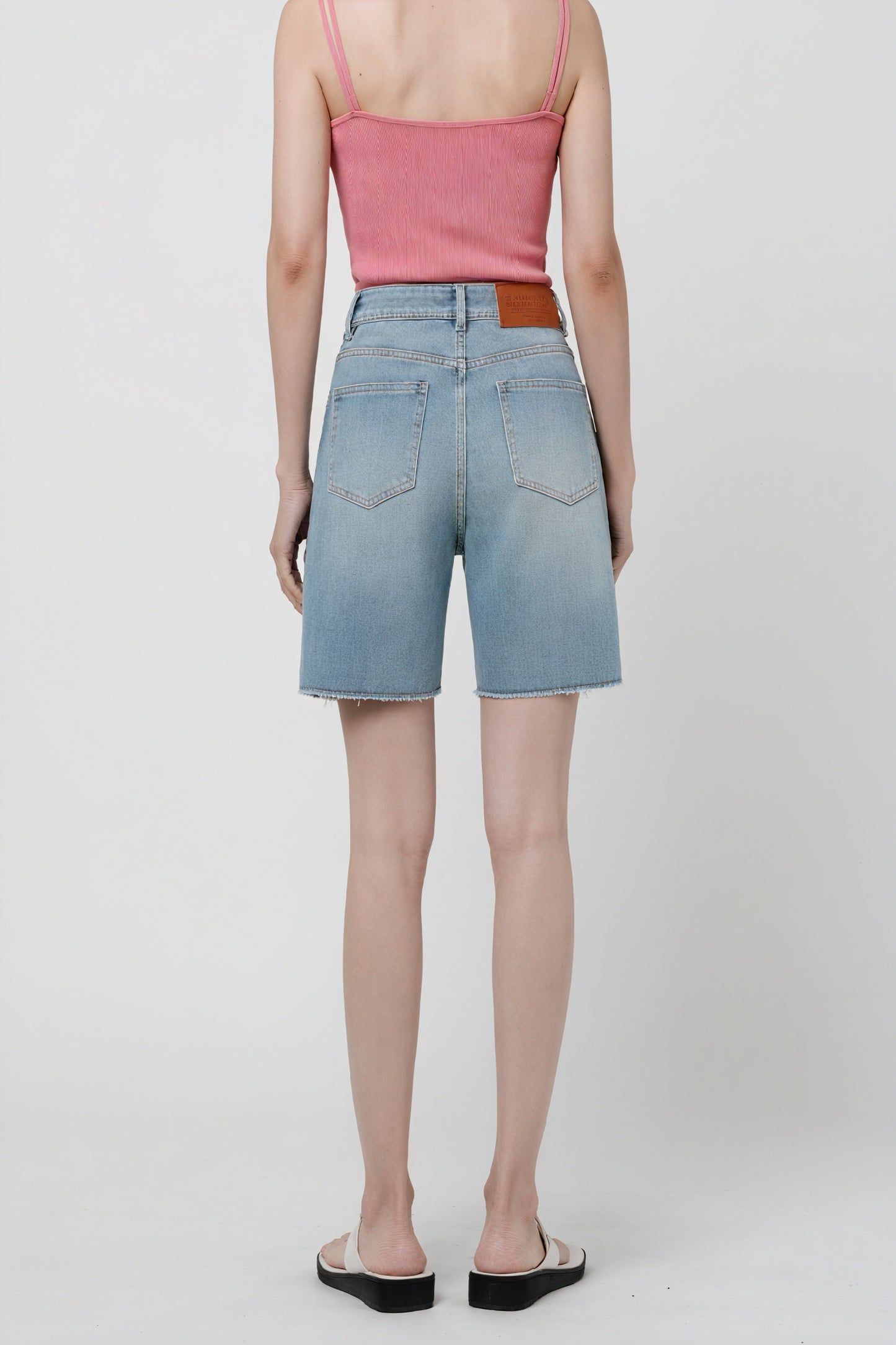 Denim Shorts - Gerader Schnitt, Helle Waschung