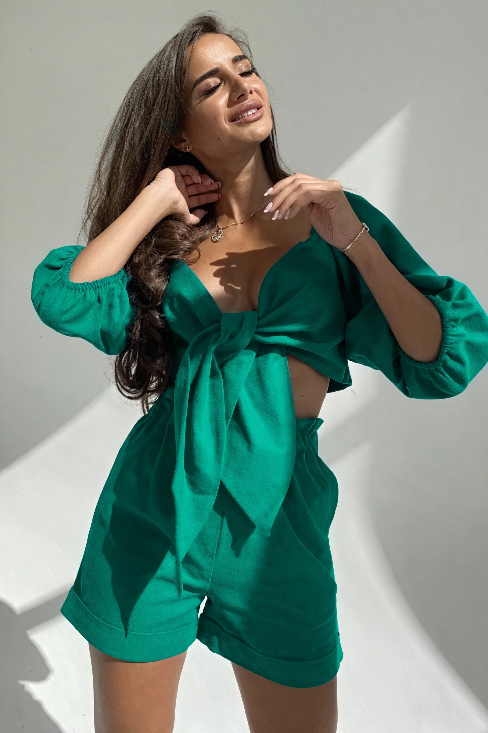 Taillen-Top mit Puffärmeln und V-Ausschnitt