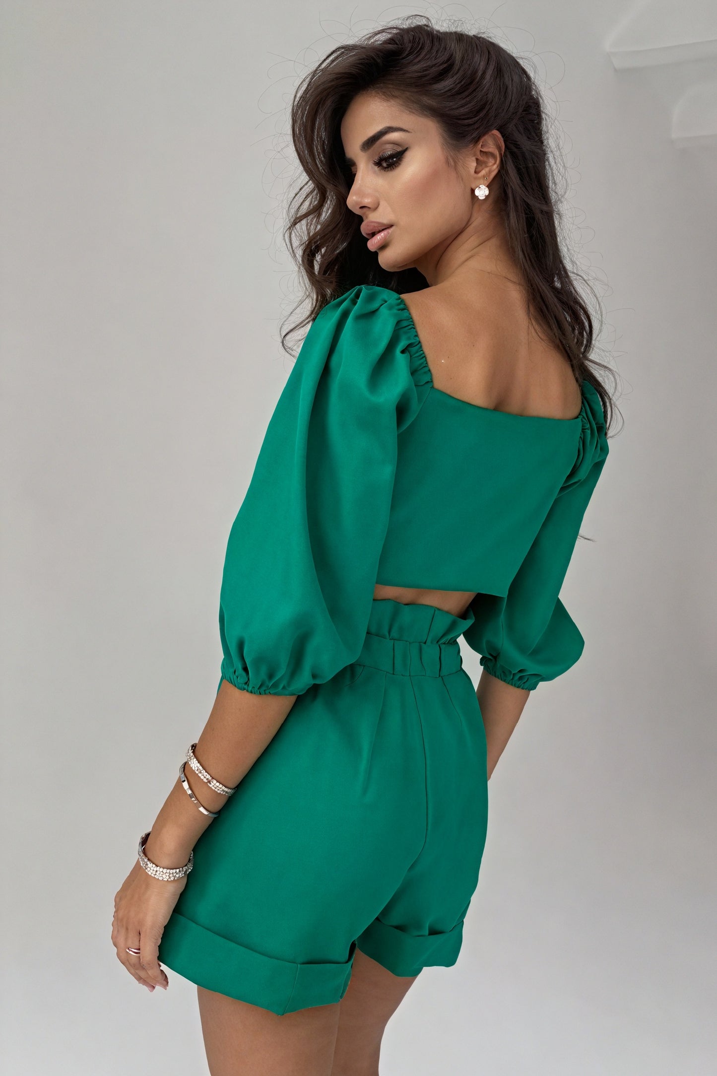 Taillen-Top mit Puffärmeln und V-Ausschnitt