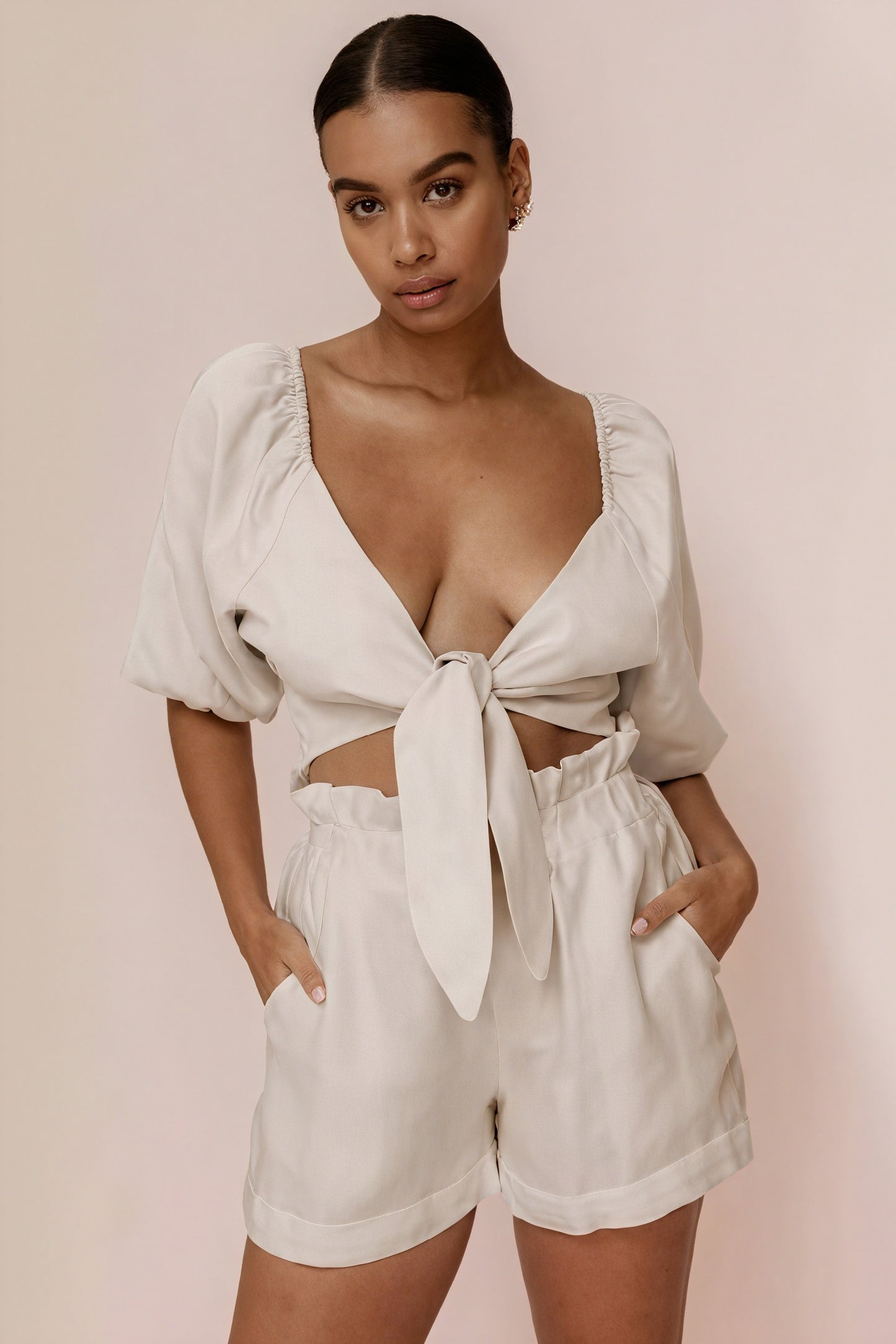 Gesmoktes Top - V-Ausschnitt & Bindedetail