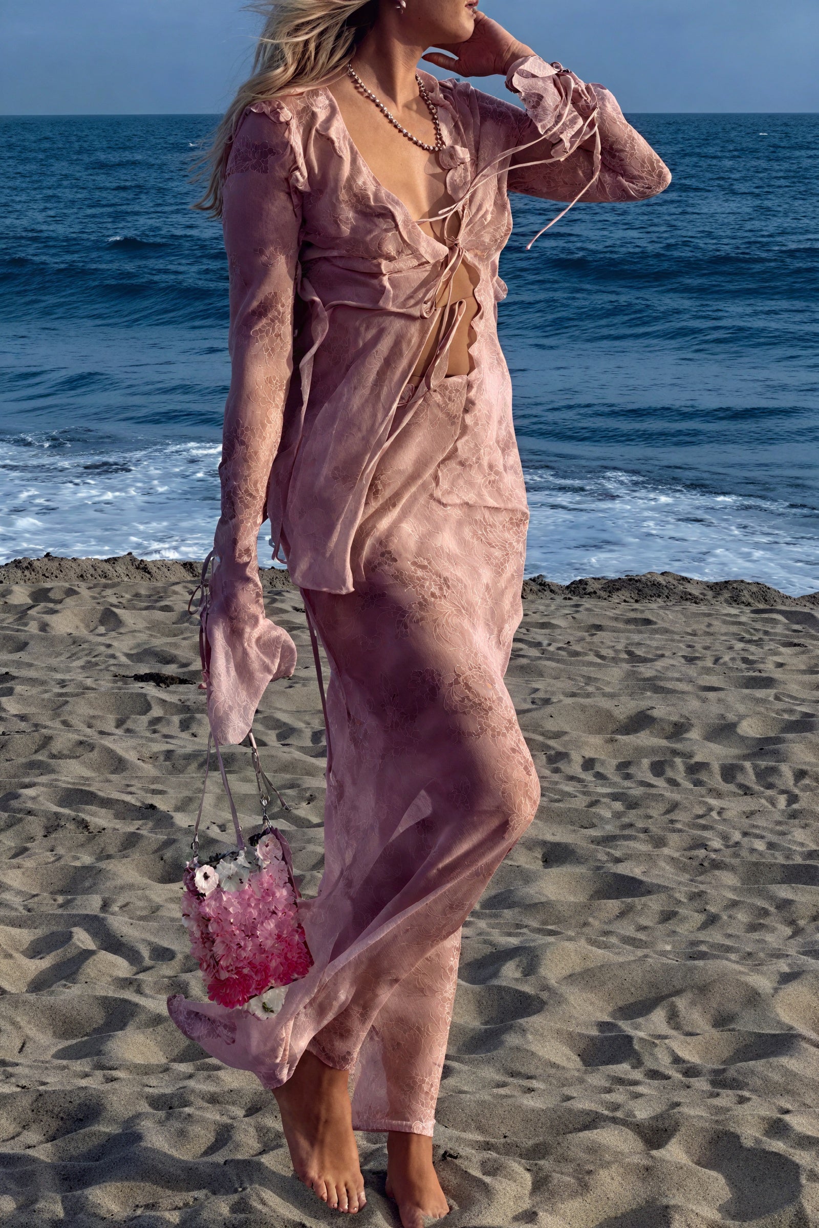 Fließendes Maxi Set mit Bindedetails