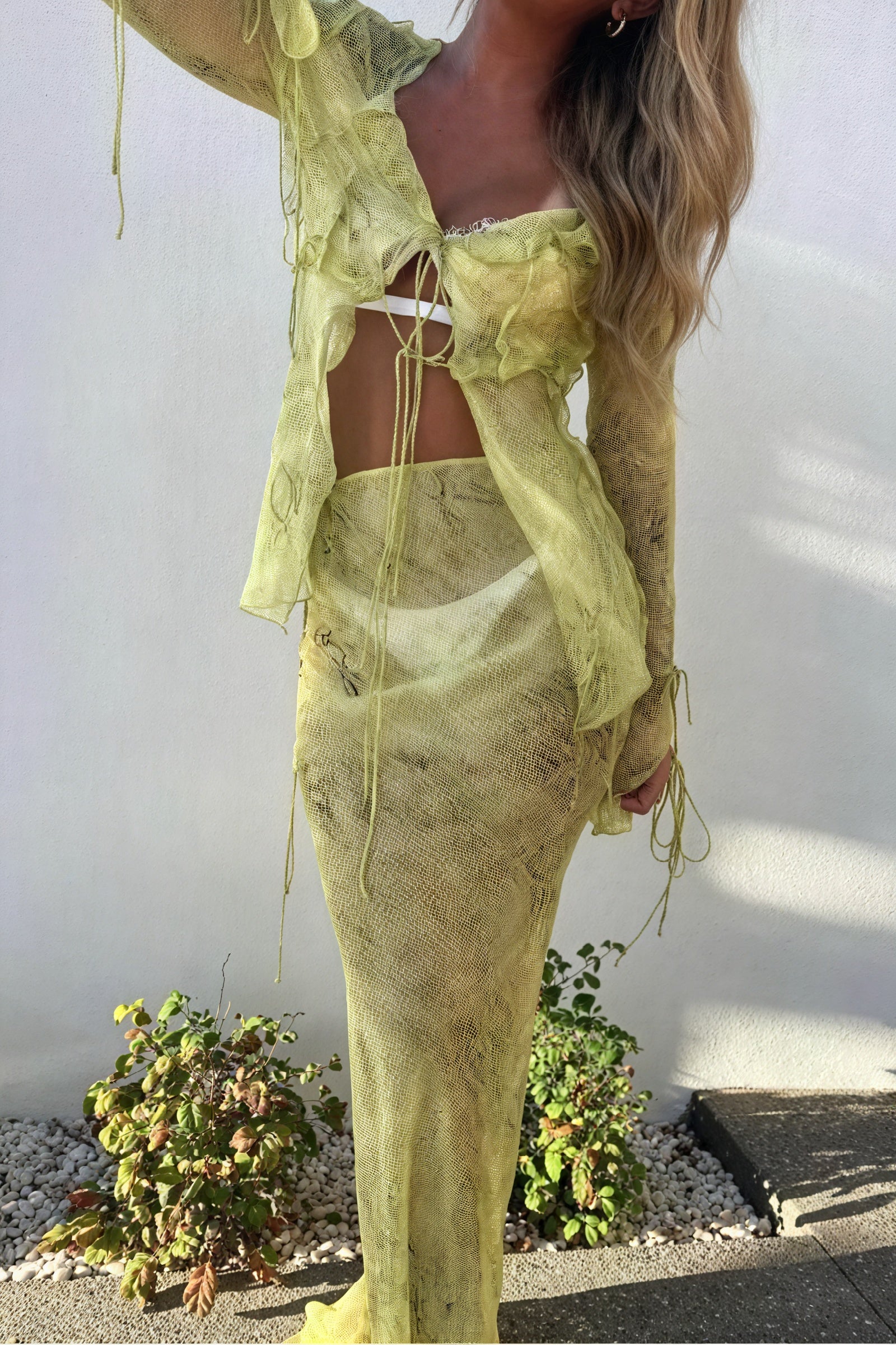 Fließendes Maxi Set mit Bindedetails