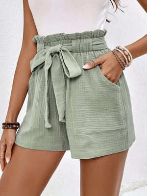 High-Waist Shorts mit Rüschenbund & Gürtel