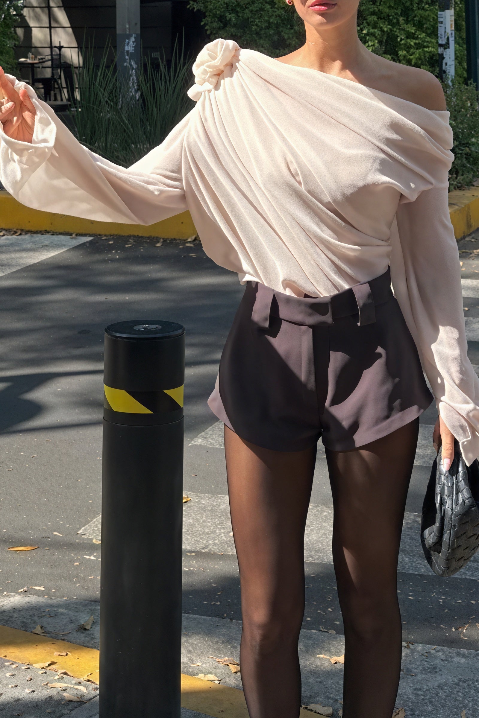 Asymmetrisches Rosen-Top mit Volantärmeln