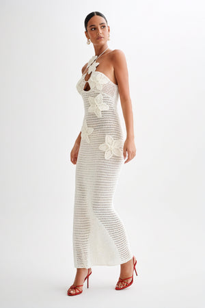 Bodenlanges Kleid mit floralen Details