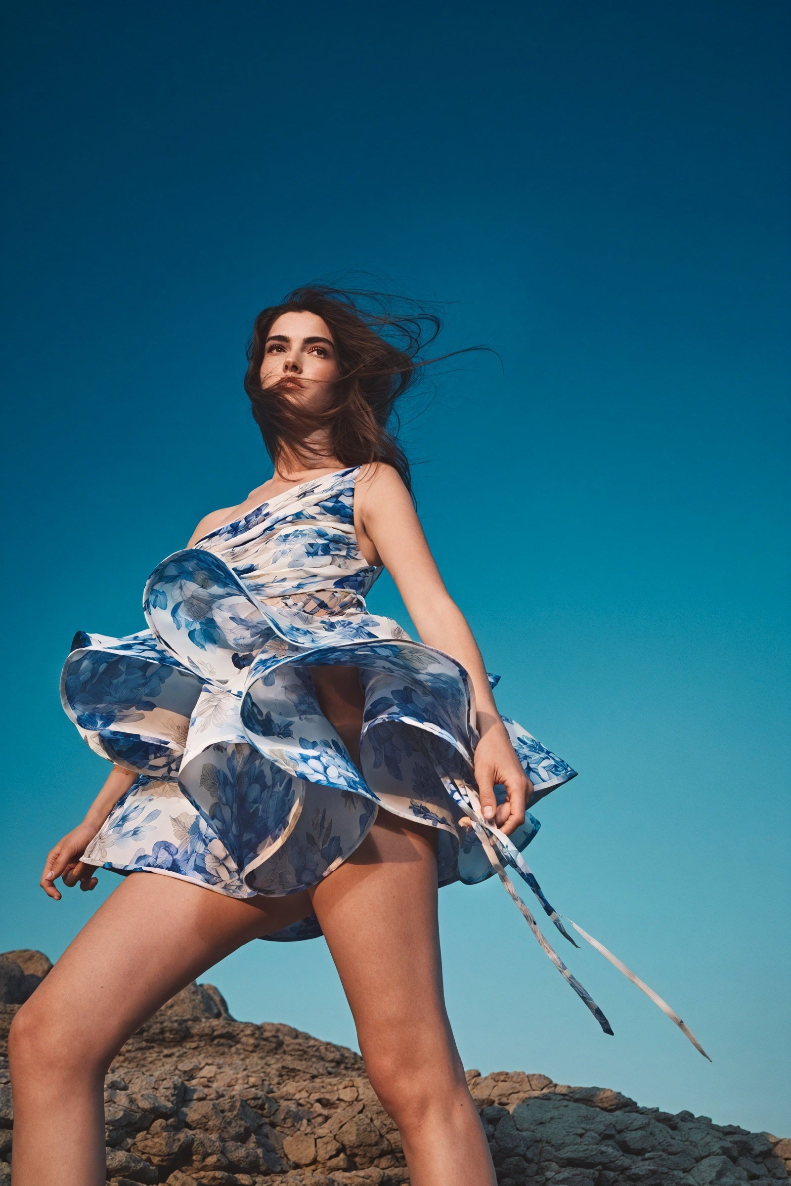 Mini-Kleid mit Blumenmuster & One-Shoulder