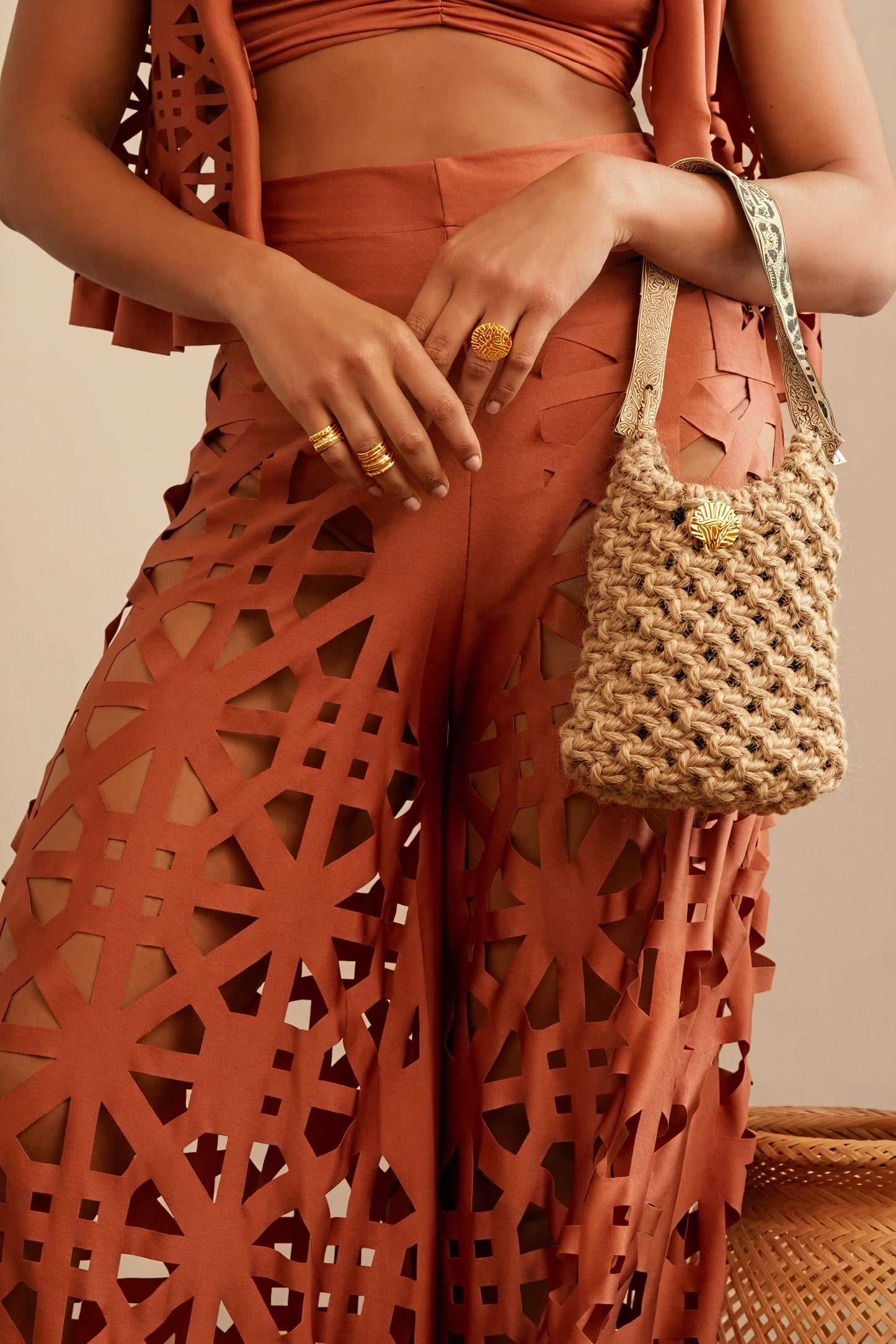 Cut-Out Hose & Top Set - Weite Passform