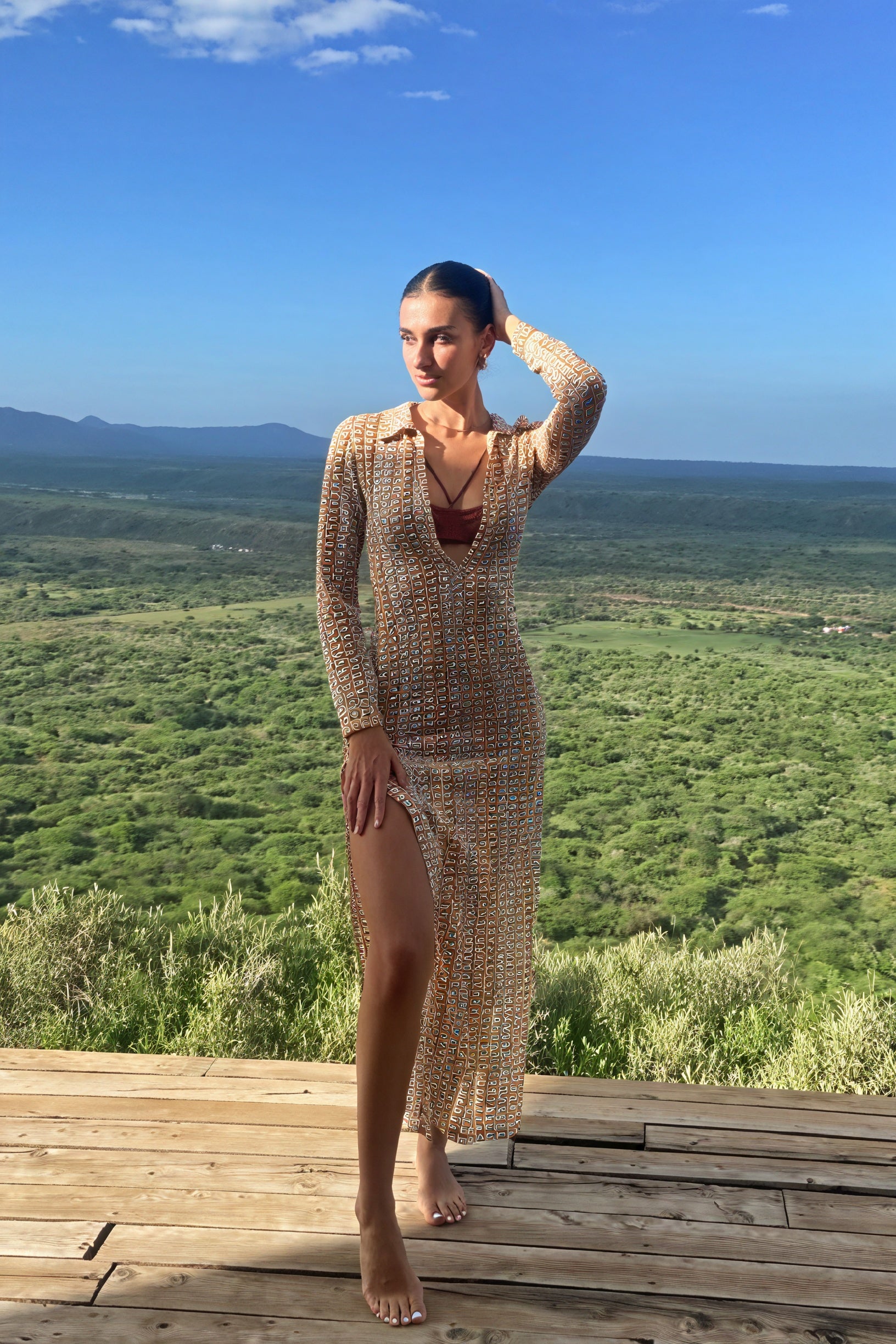 Maxikleid mit Muster, V-Ausschnitt & Ärmel