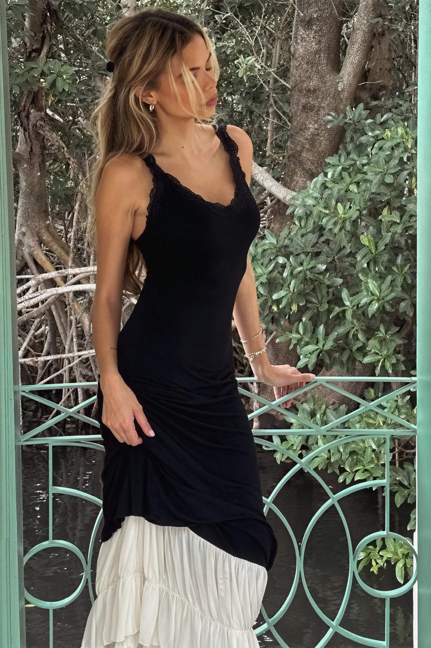 Maxikleid mit Spitze & Spaghettiträgern