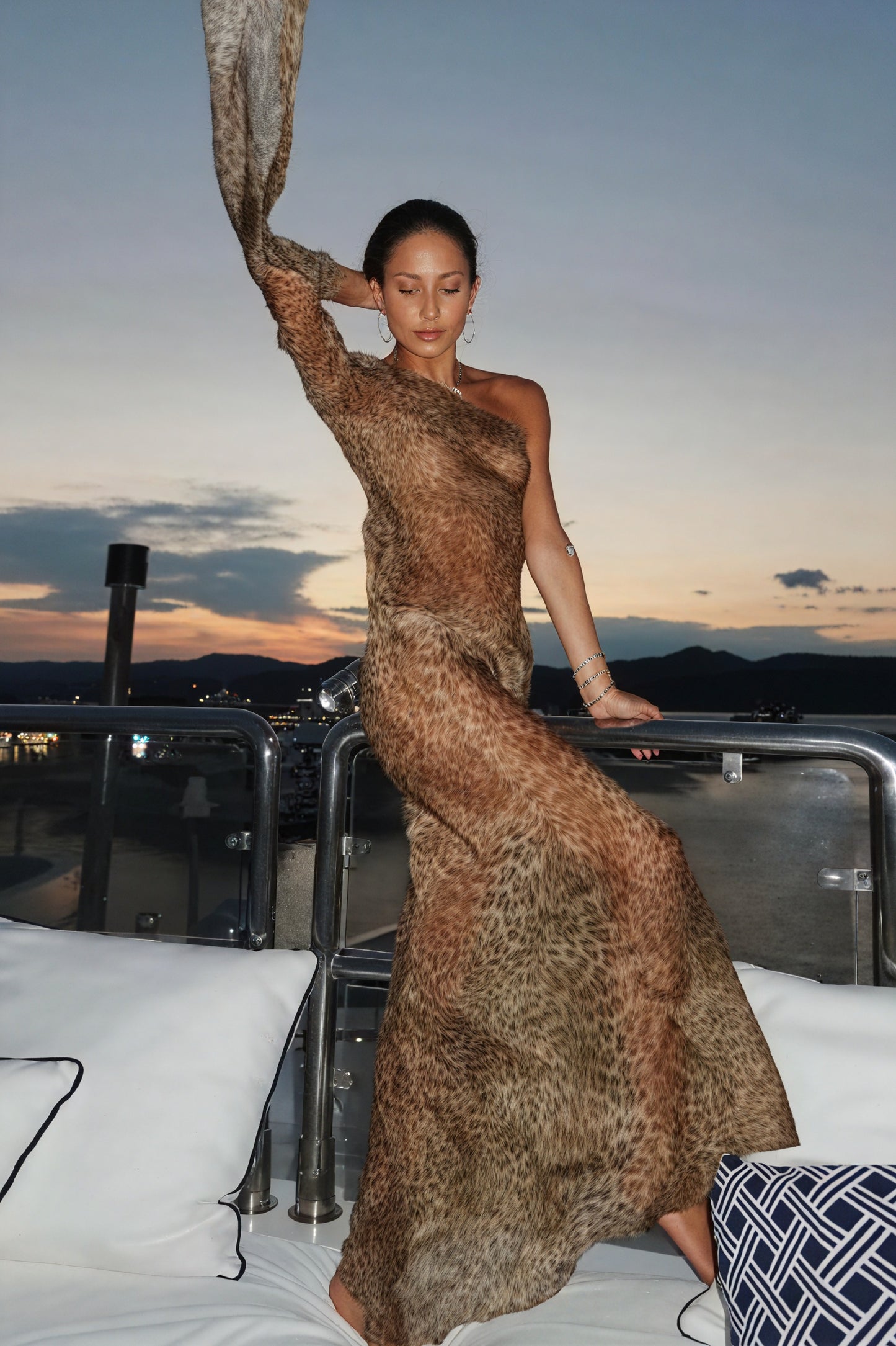 Animal-Print Maxikleid mit One-Shoulder