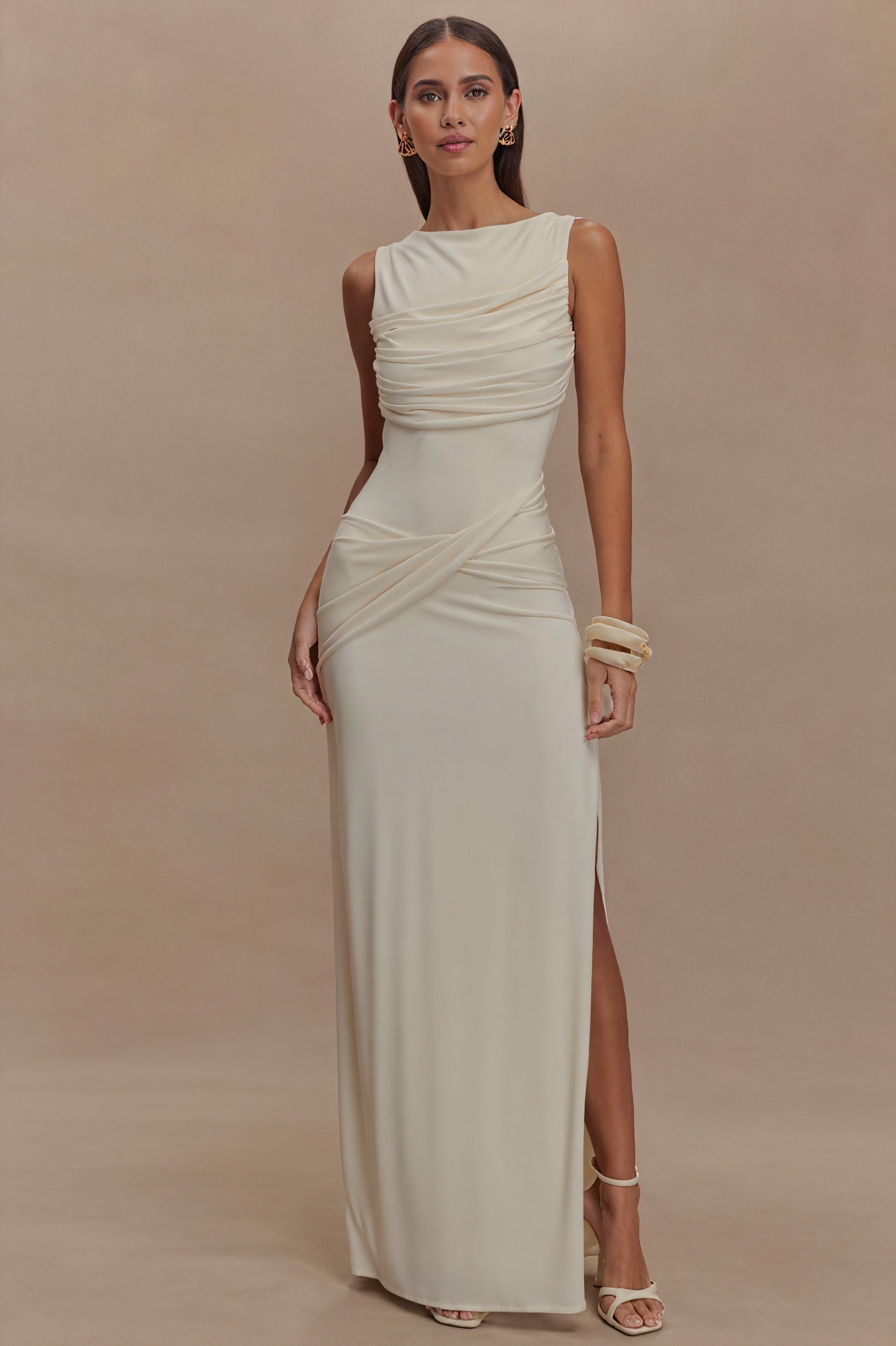 Figurbetontes Kleid mit gerafftem Dekolleté