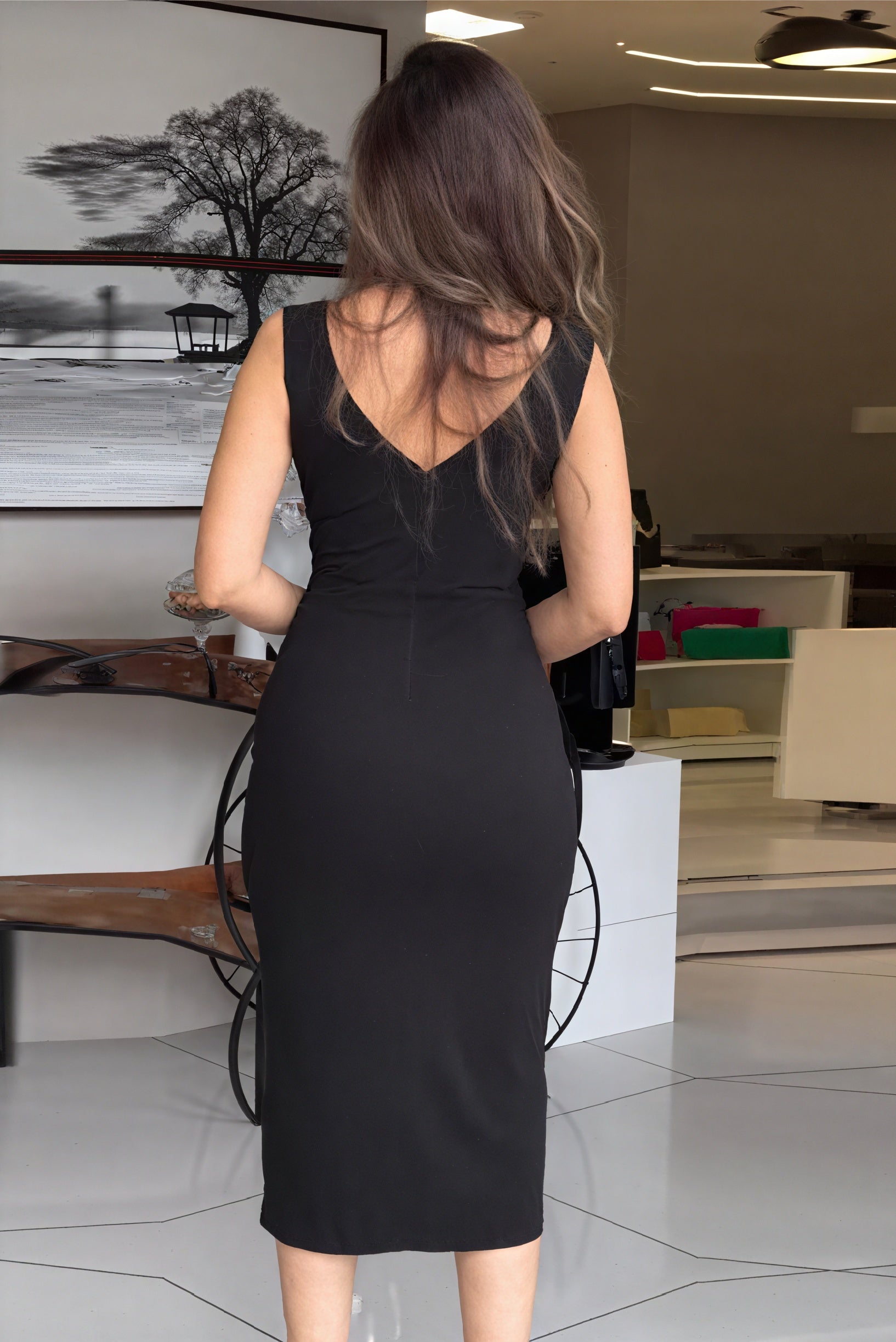 Figurbetontes Midikleid mit V-Ausschnitt