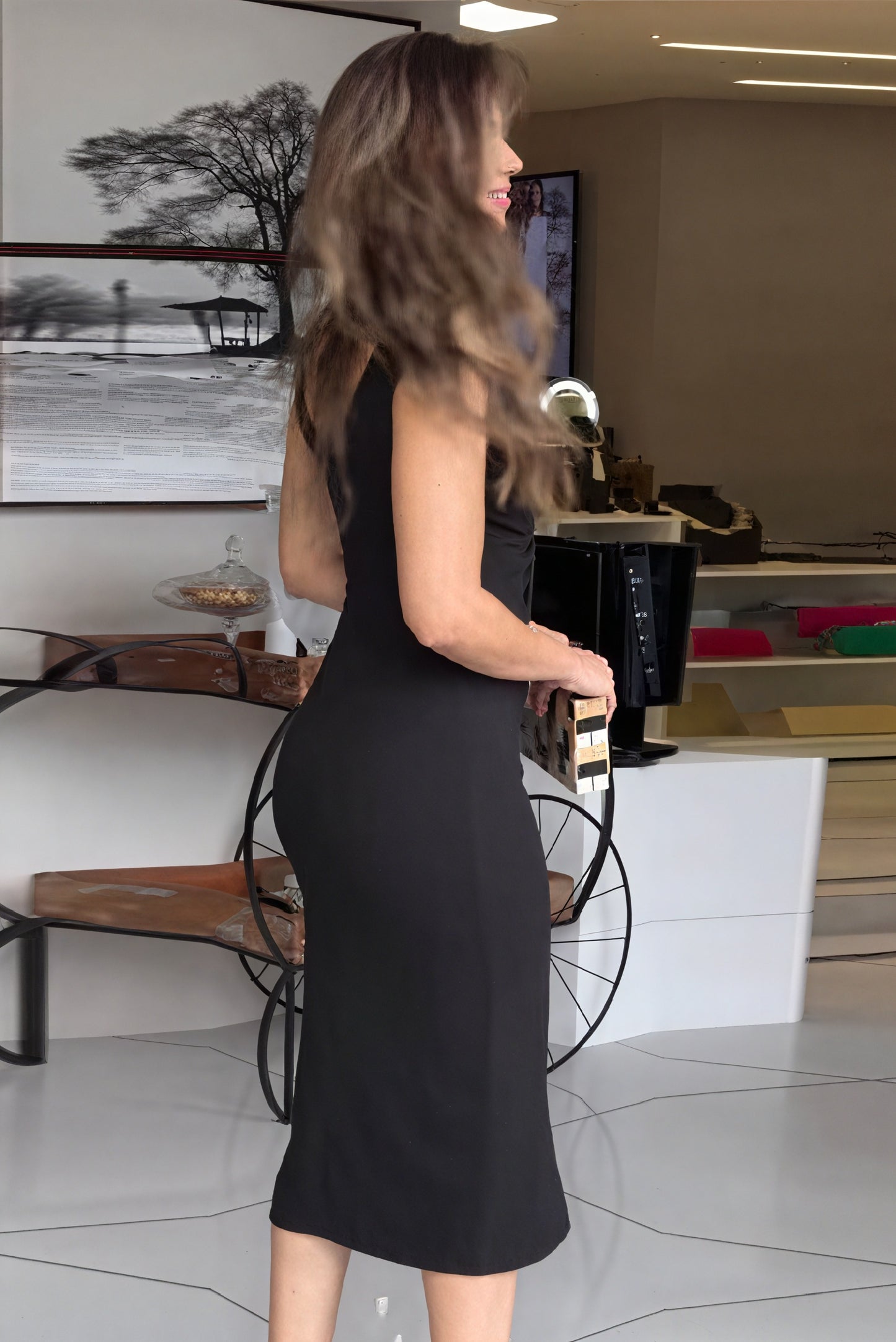 Figurbetontes Midikleid mit V-Ausschnitt