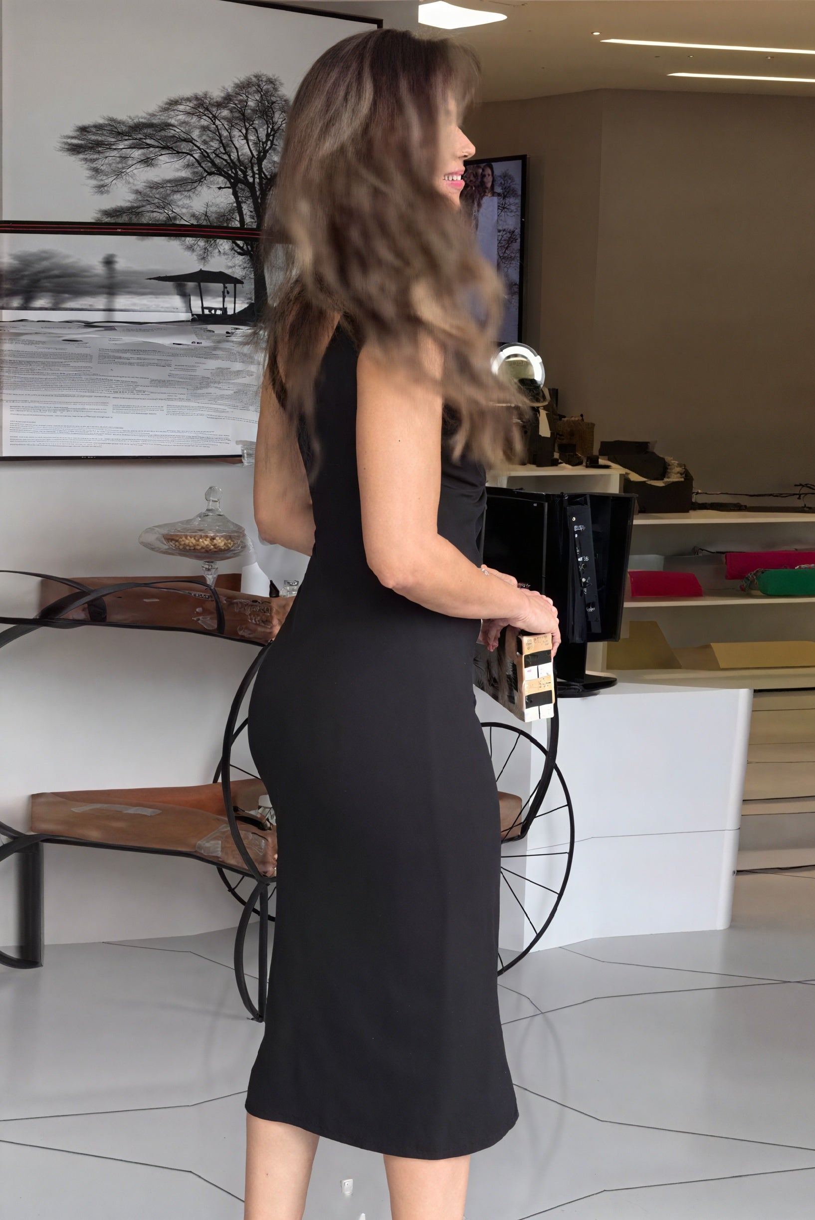 Figurbetontes Midikleid mit V-Ausschnitt