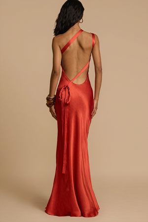 Asymmetrisches Abendkleid mit One-Shoulder-Schnitt