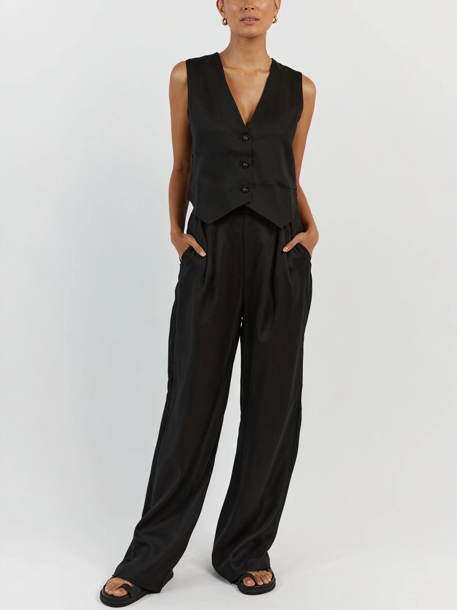 Klassisches Ensemble - Weste & Wide Leg Hose
