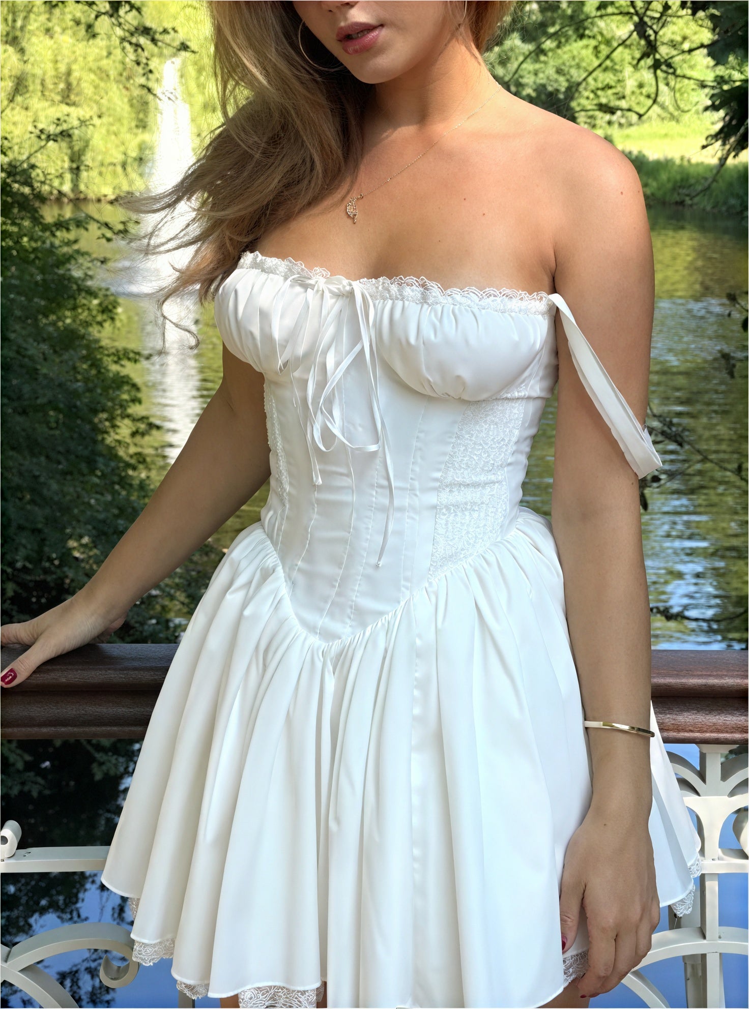 Verzauberndes Kleid mit femininer Silhouette