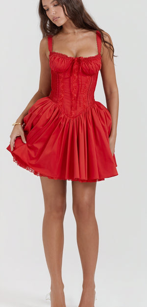 Verzauberndes Kleid mit femininer Silhouette