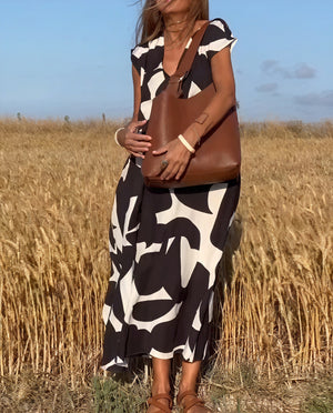 Fließendes Kleid mit markantem Muster