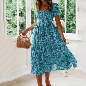 Fließendes Kleid mit verspielten Details