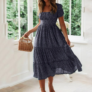 Fließendes Kleid mit verspielten Details