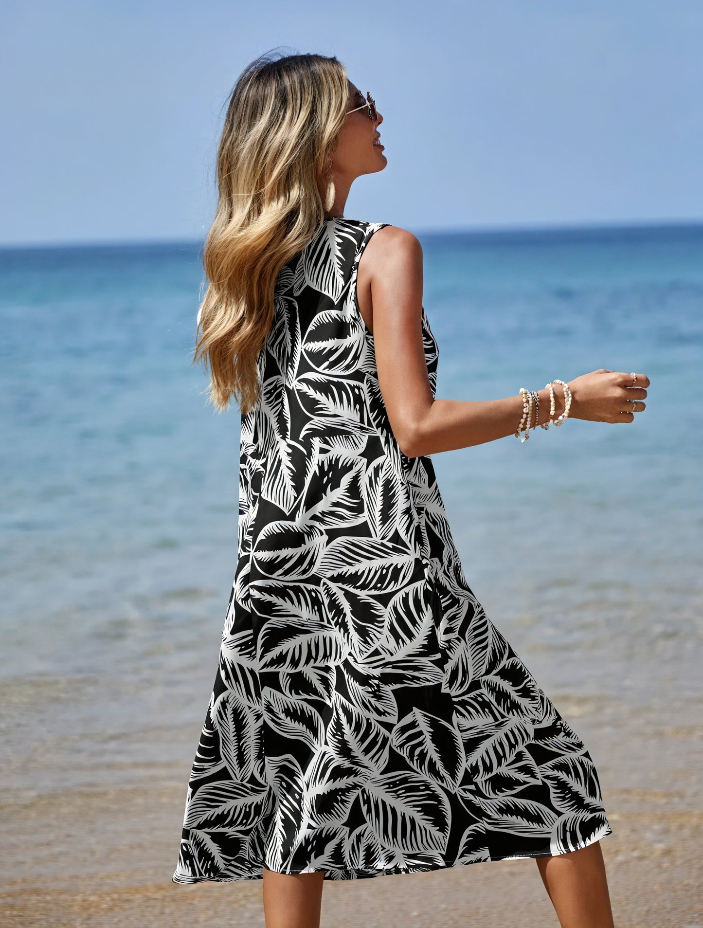 Ärmelloses Midi-Kleid mit Blatt-Print