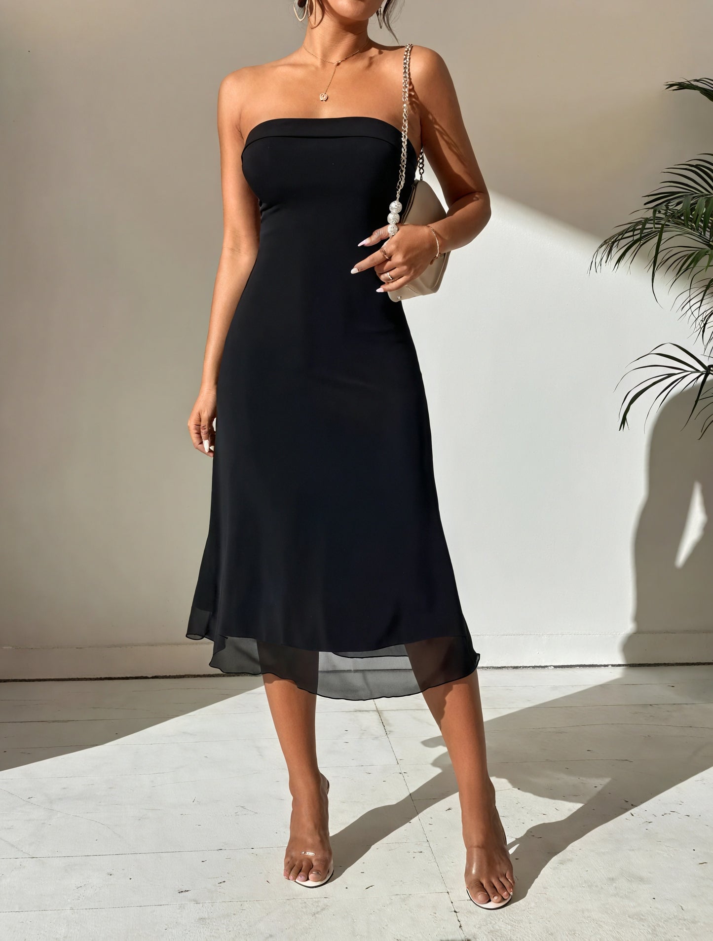 Figurbetontes Midikleid mit transparentem Saum