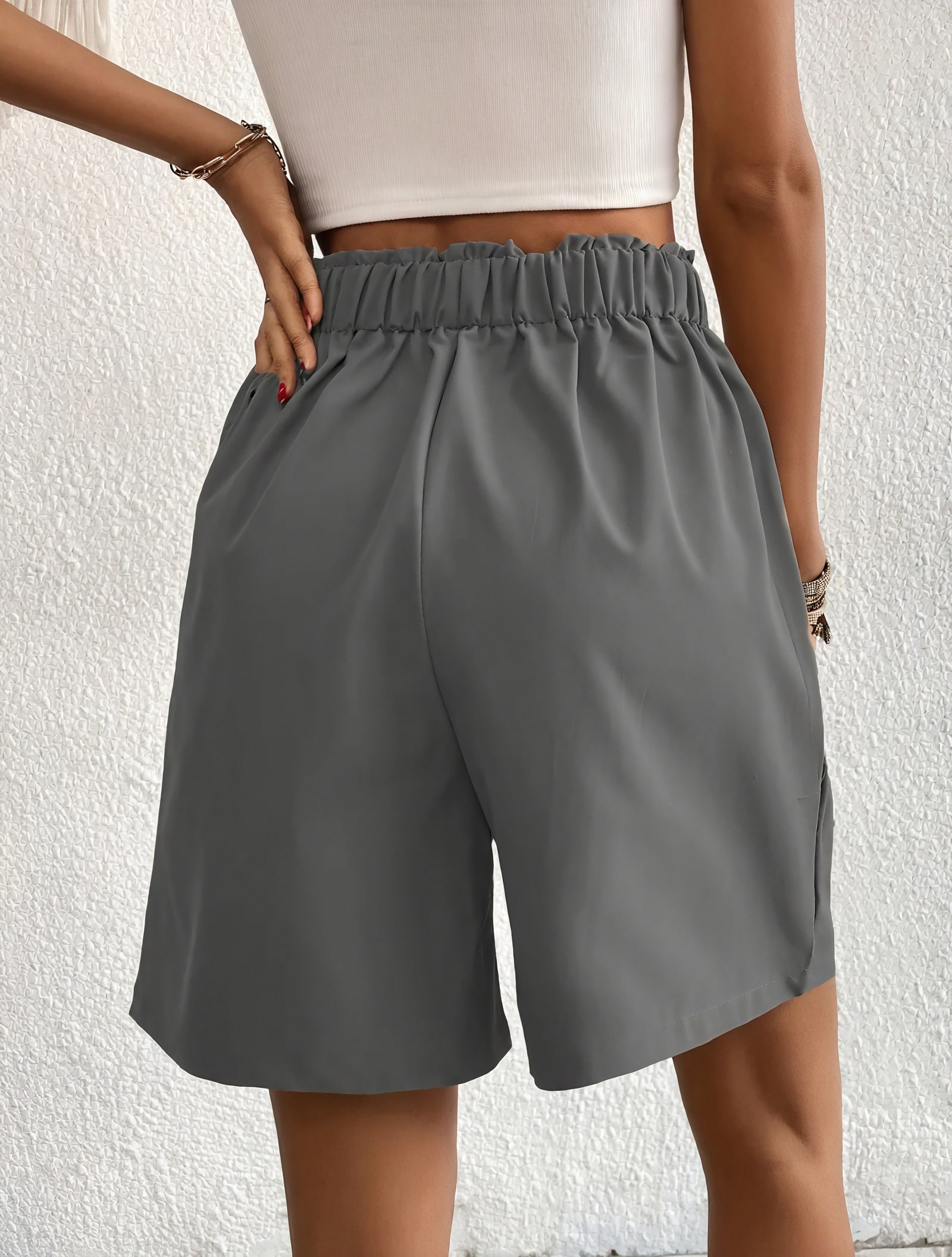 Weite High-Waist Shorts mit Knopfdetail