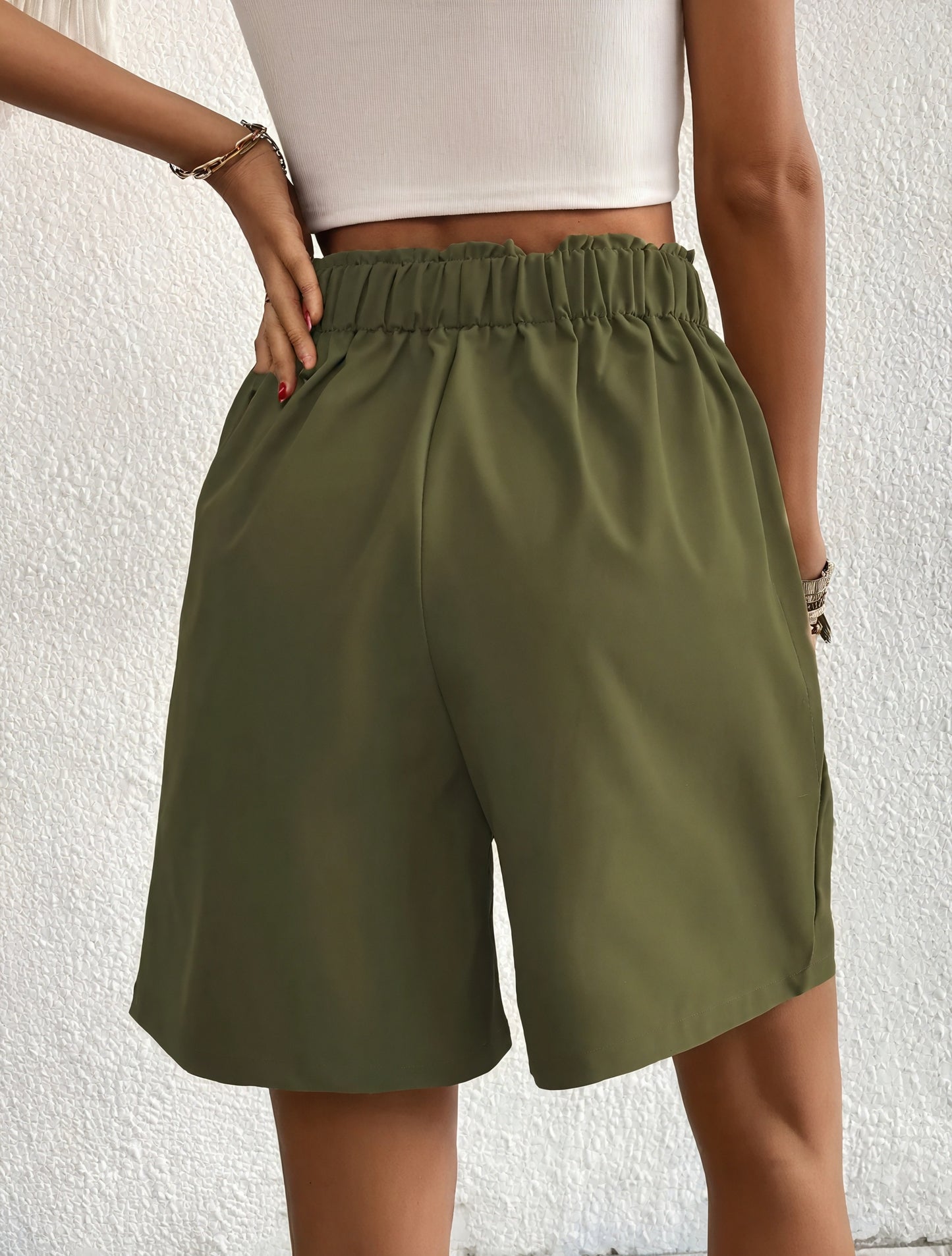 Weite High-Waist Shorts mit Knopfdetail