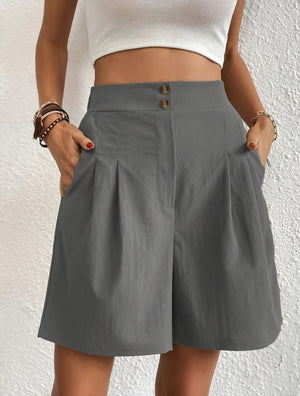 Weite High-Waist Shorts mit Knopfdetail